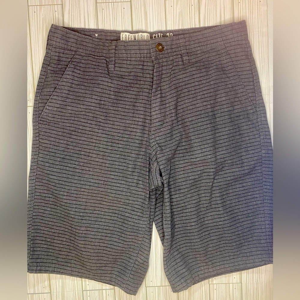 Men’s Freeworld Shorts Size 30